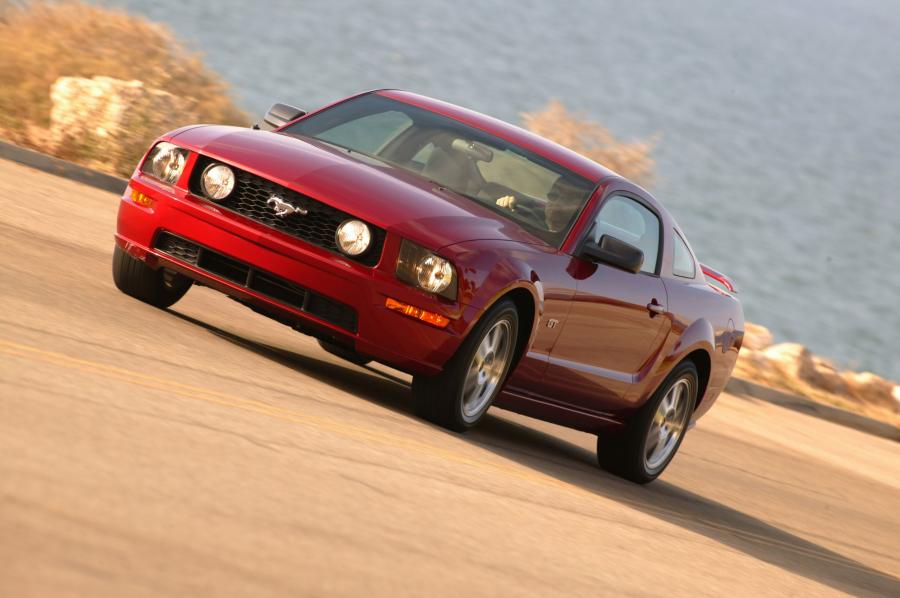  Ford Mustang GT 2005 года  (фото 123 из 209)